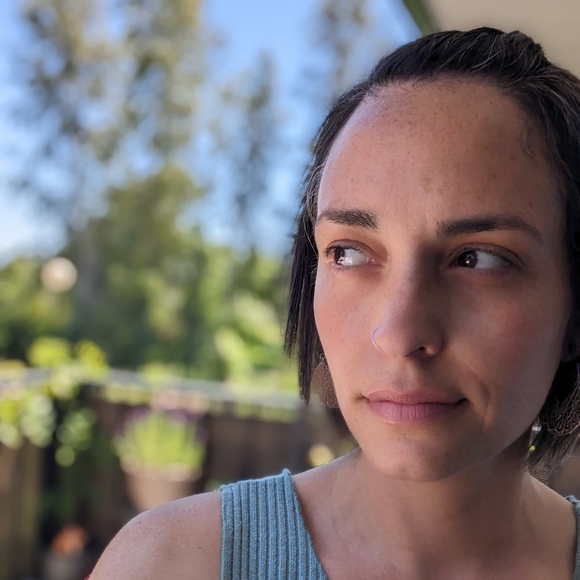 Meet your Posher, Jess - Picture 2 of 4